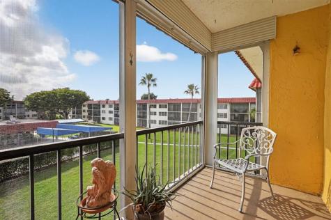 9410 N Hollybrook Lake Drive Pembroke Pines FL 33025