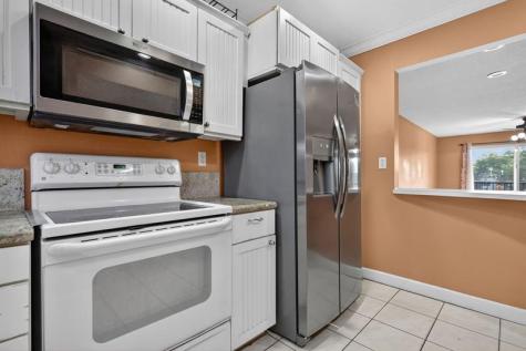 9410 N Hollybrook Lake Drive Pembroke Pines FL 33025