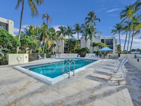 5851 E Camino Del Sol Boca Raton FL 33433