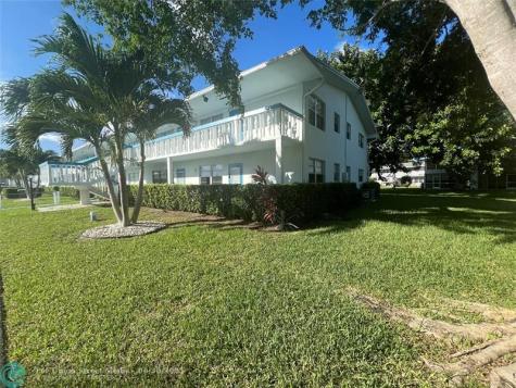 105 Oakridge I Deerfield Beach FL 33442