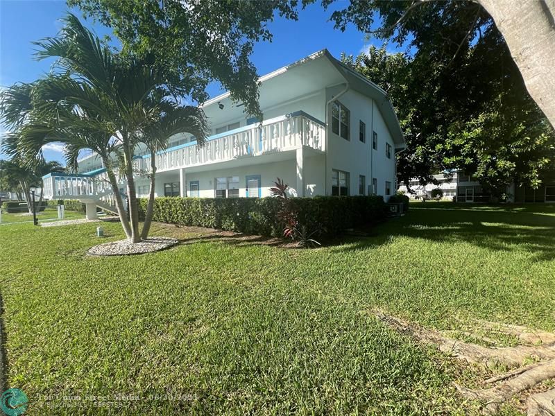 105 Oakridge I Deerfield Beach FL 33442