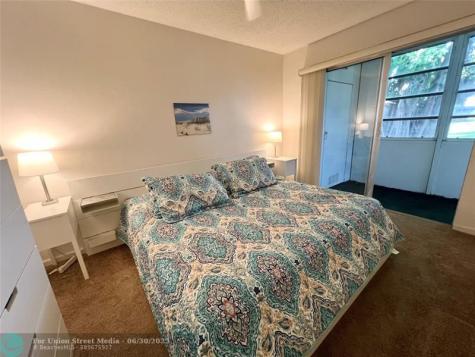 105 Oakridge I Deerfield Beach FL 33442