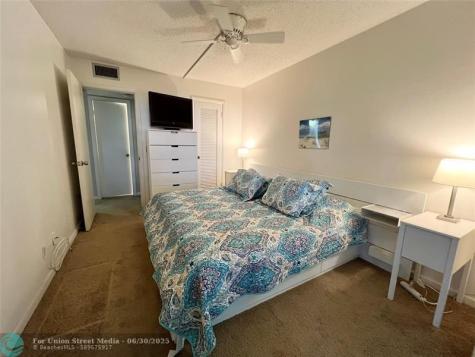 105 Oakridge I Deerfield Beach FL 33442