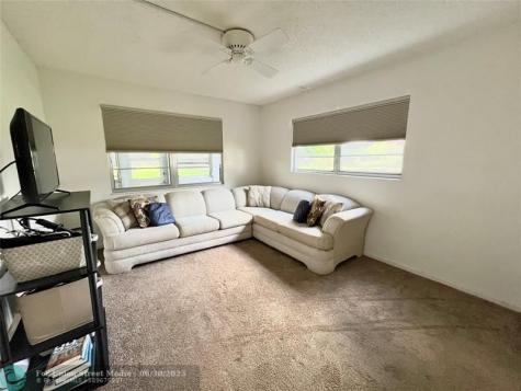 105 Oakridge I Deerfield Beach FL 33442