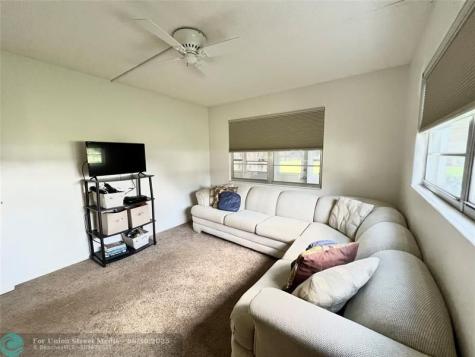 105 Oakridge I Deerfield Beach FL 33442