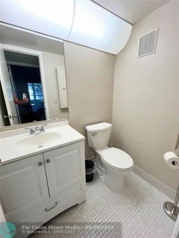 105 Oakridge I Deerfield Beach FL 33442