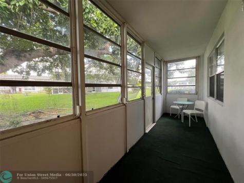 105 Oakridge I Deerfield Beach FL 33442