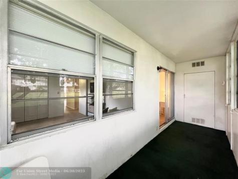 105 Oakridge I Deerfield Beach FL 33442