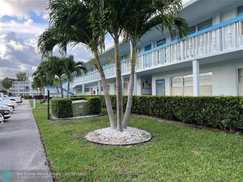 105 Oakridge I Deerfield Beach FL 33442