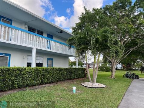 105 Oakridge I Deerfield Beach FL 33442