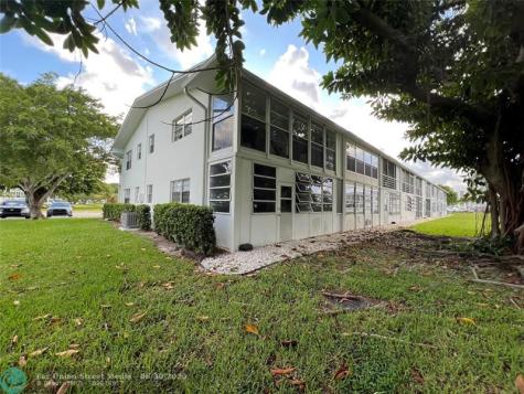 105 Oakridge I Deerfield Beach FL 33442