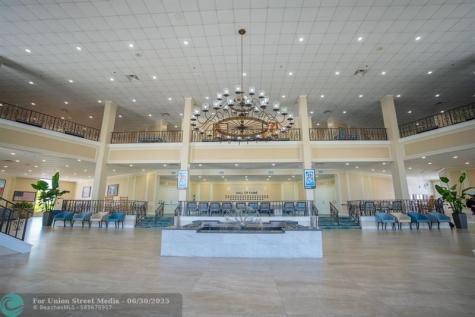 105 Oakridge I Deerfield Beach FL 33442