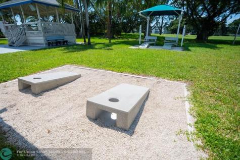 105 Oakridge I Deerfield Beach FL 33442