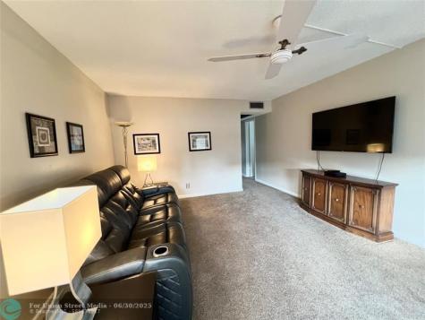 105 Oakridge I Deerfield Beach FL 33442