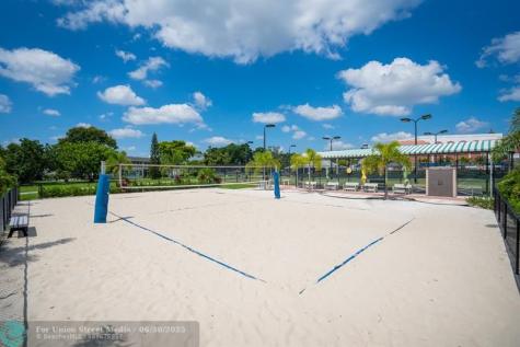 105 Oakridge I Deerfield Beach FL 33442