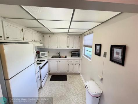 105 Oakridge I Deerfield Beach FL 33442