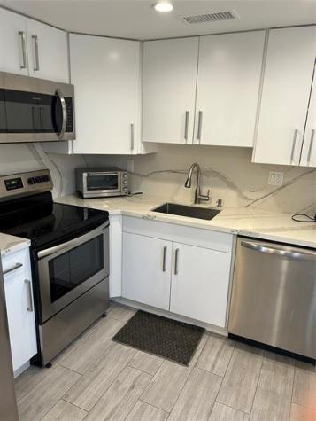 467 Capri J Delray Beach FL 33484