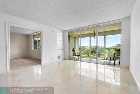 535 Oaks Drive Pompano Beach FL 33069