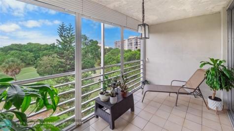 535 Oaks Drive Pompano Beach FL 33069