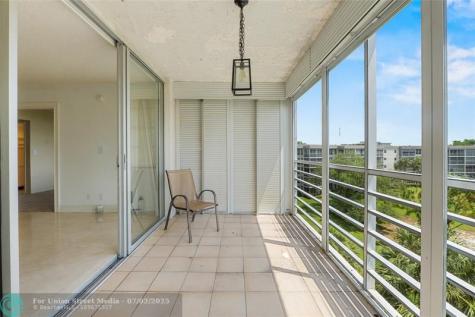 535 Oaks Drive Pompano Beach FL 33069