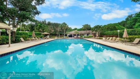535 Oaks Drive Pompano Beach FL 33069