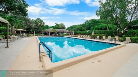 535 Oaks Drive Pompano Beach FL 33069