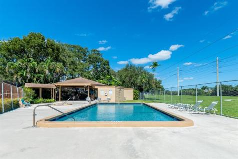 1424 NW 97th Terrace Hollywood FL 33024