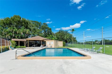 1424 NW 97th Terrace Hollywood FL 33024