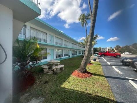 3212 NE 7th Place Pompano Beach FL 33062