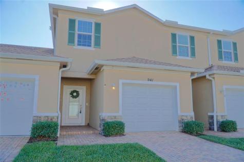 941 NE Trailside Run Port St Lucie FL 34983