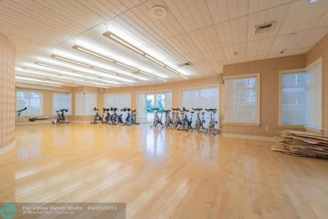 20000 E Country Club Drive Aventura FL 33180