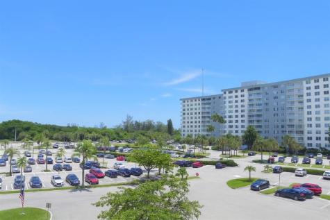 4001 Hillcrest Drive Hollywood FL 33021