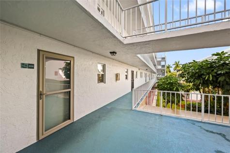 4629 E Poinciana Street Lauderdale By The Sea FL 33308