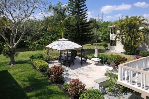 104 Windsor E West Palm Beach FL 33417
