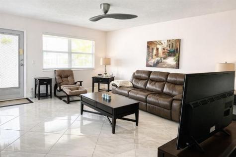 104 Windsor E West Palm Beach FL 33417
