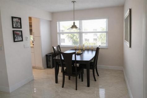 104 Windsor E West Palm Beach FL 33417