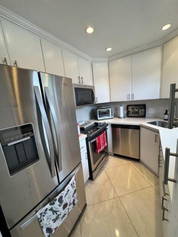 104 Windsor E West Palm Beach FL 33417