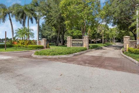 10140 Phoenix Avenue Hollywood FL 33026