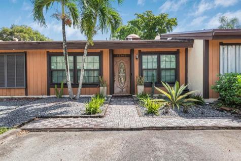 10140 Phoenix Avenue Hollywood FL 33026