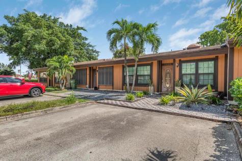 10140 Phoenix Avenue Hollywood FL 33026