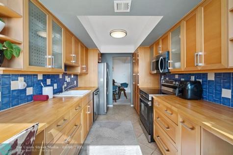 18021 Biscayne Boulevard North Miami Beach FL 33160