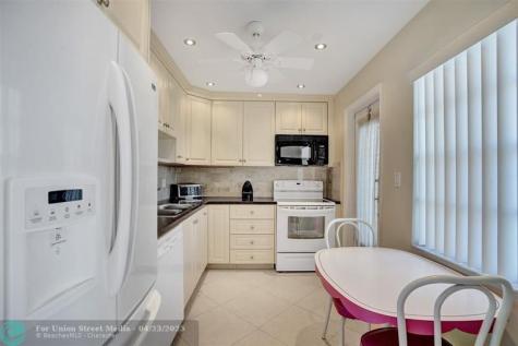 4270 NW 40th Street Lauderdale Lakes FL 33319