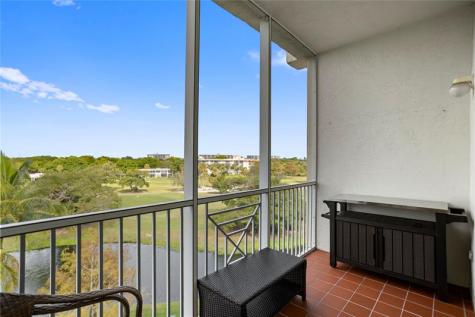 3500 Oaks Clubhouse Drive Pompano Beach FL 33069