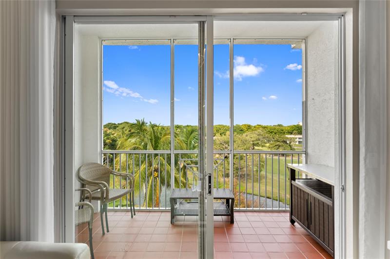 3500 Oaks Clubhouse Drive Pompano Beach FL 33069