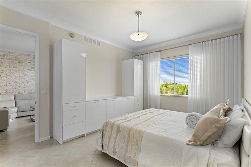 3500 Oaks Clubhouse Drive Pompano Beach FL 33069