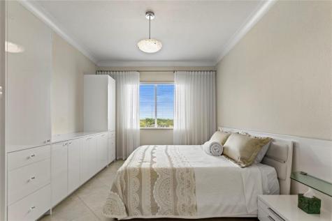 3500 Oaks Clubhouse Drive Pompano Beach FL 33069