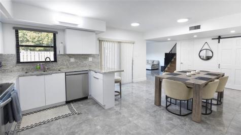 8204 SW 23rd Street North Lauderdale FL 33068