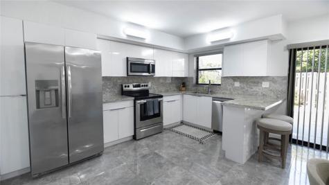 8204 SW 23rd Street North Lauderdale FL 33068