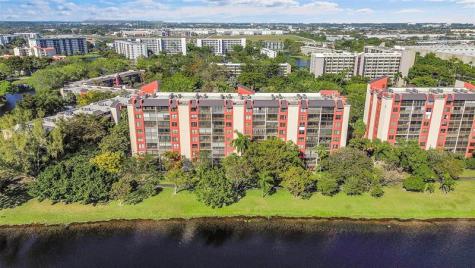 2206 S Cypress Bend Drive Pompano Beach FL 33069
