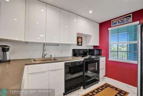 806 Cypress Grove Lane Pompano Beach FL 33069